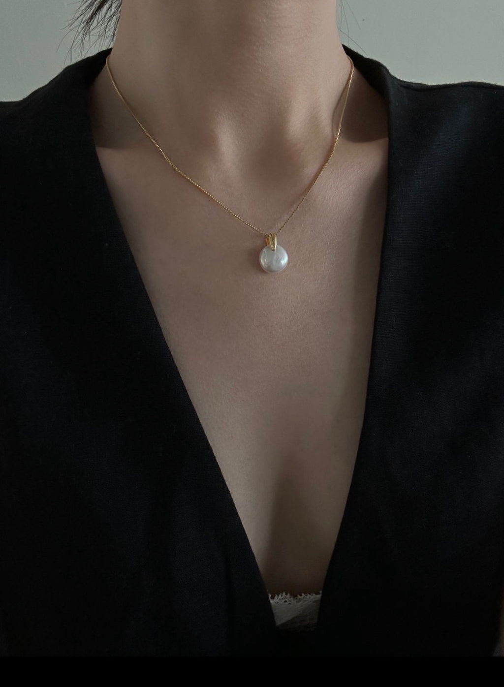 Luminous Coin Pearl Solitaire Necklace | 14K Gold Filled Chain | Minimalist Elegance