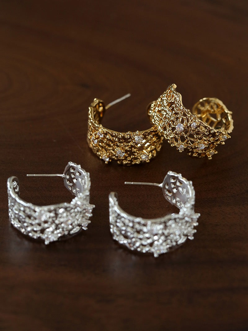 18K The Lace Collection: Intricate Hollow-Out Earrings