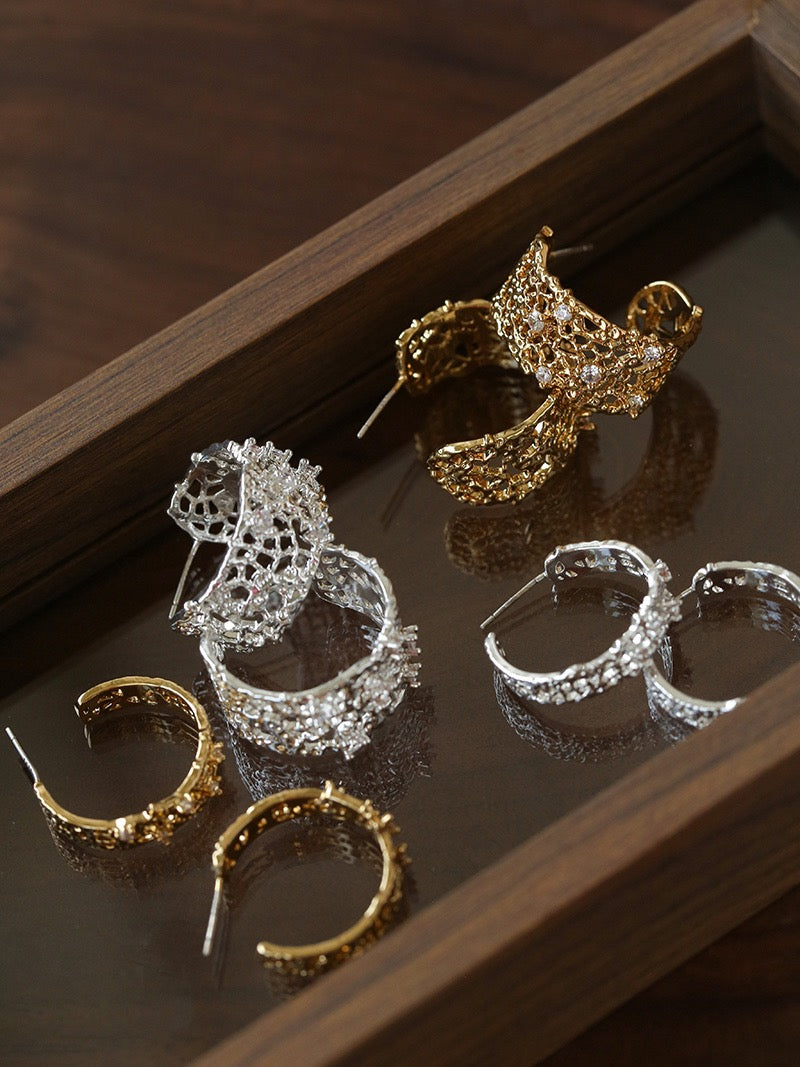 18K The Lace Collection: Intricate Hollow-Out Earrings
