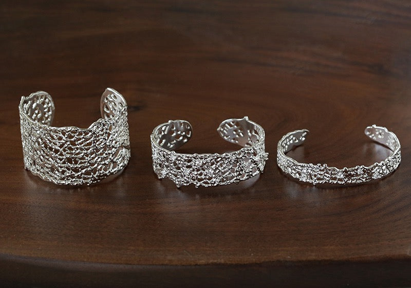 18K The Lace Collection: Intricate Hollow-Out Cuff Bracelet