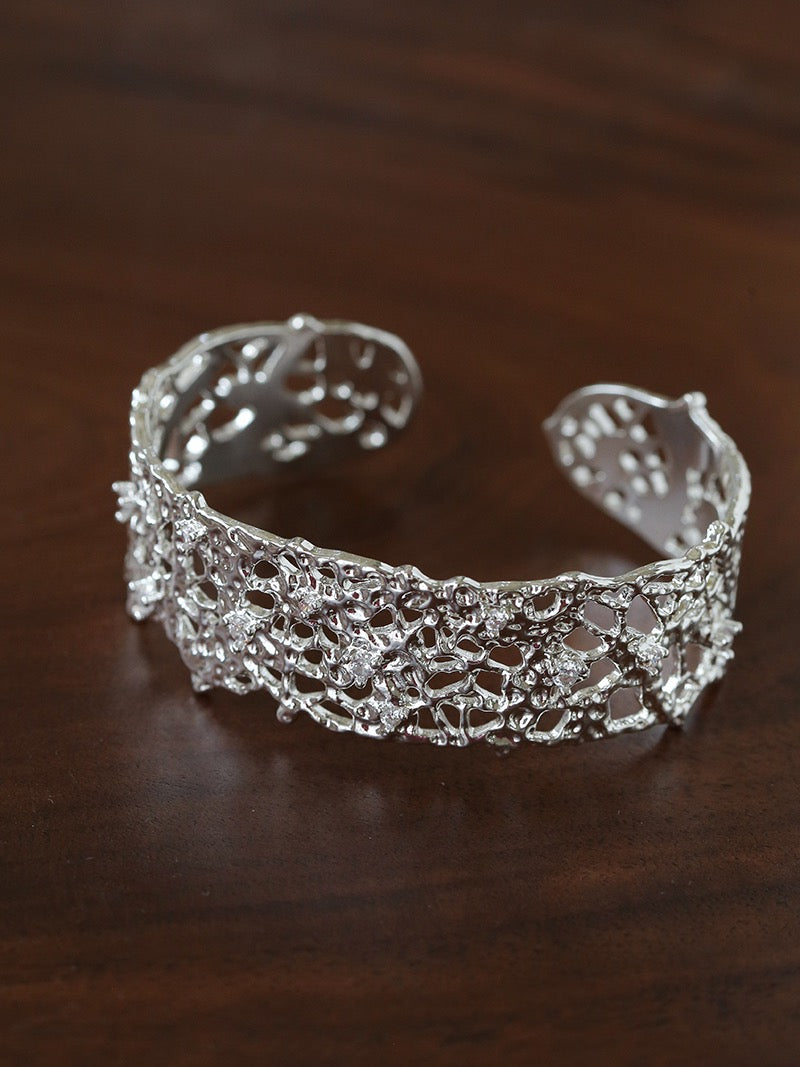 18K The Lace Collection: Intricate Hollow-Out Cuff Bracelet